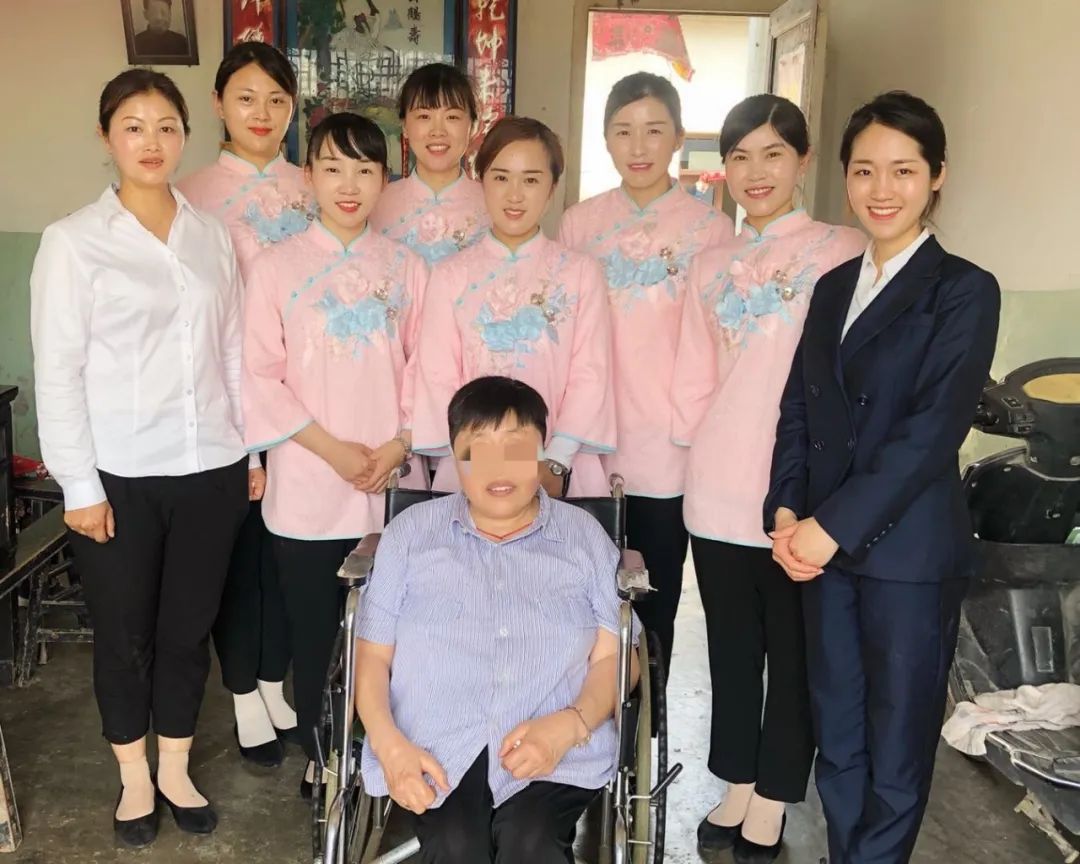 助殘日里船娘們包的餃子，溫暖了她的心